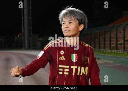 Cercola, Naples, Italie. 15 janvier 2025. Moeka Minami de L'AS Roma célèbre la fin du match féminin Coppa Italia entre Napoli et AS Roma le 15 janvier 2025 à Cercola, Naples, Italie. Crédit : Nicola Ianuale/Alamy Live News Banque D'Images