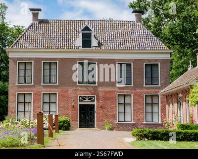 Allersmaborg Manoir historique avec façade néoclassique à Westerkwartier, Groningen, pays-Bas Banque D'Images