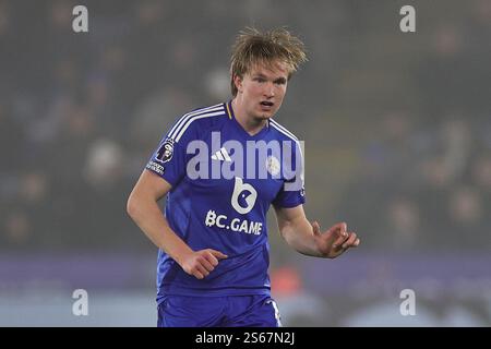 Leicester, Royaume-Uni. 15 janvier 2025. Victor Kristiansen de Leicester City lors du match de Leicester City FC contre Crystal Palace FC English premier League au King Power Stadium, Leicester, Angleterre, Royaume-Uni le 15 janvier 2025 crédit : James Holyoak/Every second Media crédit : Every second Media/Alamy Live News Banque D'Images