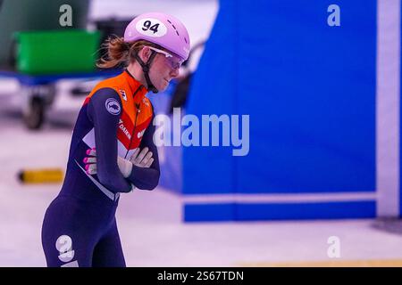 Dresde, Allemagne. 16 janvier 2025. DRESDE, ALLEMAGNE - 16 JANVIER : Zoe Deltrap des pays-Bas lors d'un entraînement avant les Championnats d'Europe de patinage de vitesse sur courte piste 2025 de l'ISU à la JOYNEXT Arena le 16 janvier 2025 à Dresde, Allemagne (photo par Andre Weening/Orange Pictures) crédit : Orange pics BV/Alamy Live News Banque D'Images
