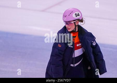 Dresde, Allemagne. 16 janvier 2025. DRESDE, ALLEMAGNE - 16 JANVIER : Zoe Deltrap des pays-Bas lors d'un entraînement avant les Championnats d'Europe de patinage de vitesse sur courte piste 2025 de l'ISU à la JOYNEXT Arena le 16 janvier 2025 à Dresde, Allemagne (photo par Andre Weening/Orange Pictures) crédit : Orange pics BV/Alamy Live News Banque D'Images