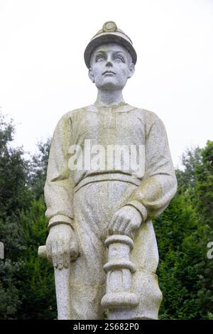 Mémorial des mineurs du MCG, commémorant les mineurs perdus lors de l'explosion minière de Marine Colliery en 1927, dans la vallée d'Ebbw et qui sont allés en guerre pour ne jamais revenir. Banque D'Images