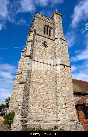 La tour de l'église Clements dans la belle ville de Leigh-on-Sea dans l'Essex, Royaume-Uni. Banque D'Images