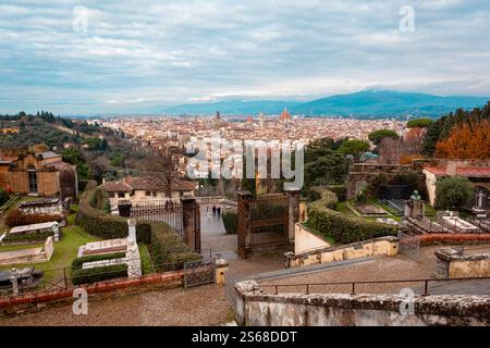 La belle vue sur Florence depuis la basilique San Miniato al Monte Banque D'Images