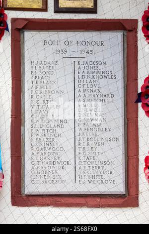 Essex, Royaume-Uni - 27 juillet 2024 : la plaque du Roll of Honour sur le bâtiment de la Royal British Legion à Rayleigh, Essex, commémorant les soldats de la remorque Banque D'Images