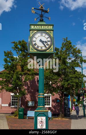 Essex, Royaume-Uni - 27 juillet 2024 : Millennium Clock dans la ville marchande de Rayleigh dans l'Essex, Royaume-Uni. Banque D'Images