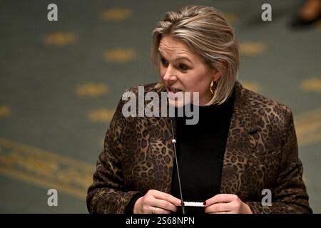 Bruxelles, Belgique. 16 janvier 2025. Dorien Cuylaerts de N-va photographié lors d'une session plénière de la Chambre au Parlement fédéral à Bruxelles le jeudi 16 janvier 2025. BELGA PHOTO DIRK WAEM crédit : Belga News Agency/Alamy Live News Banque D'Images