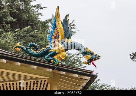 Décoration de dragon colorée sur le toit de la grande pagode à Kew Gardens, Richmond Banque D'Images