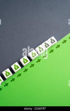 Ralentissement de la croissance des revenus et incapacité à suivre la tendance générale de croissance. Regagner l'élan concurrentiel et s'aligner sur l'accélération de l'économie terrestre Banque D'Images