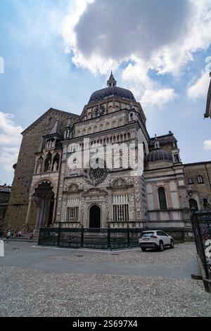 La Chapelle Colleoni, un chef-d'œuvre magnifique de l'architecture Renaissance, située dans la ville haute historique de Bergame (Citta Alta). Banque D'Images