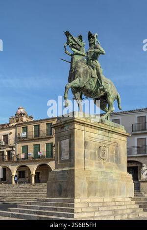 Gros plan du monument équestre du conquérant du Pérou, Francisco Pizarro sur la place principale de Trujillo, Caceres, Estrémadure, Espagne, Europe. Banque D'Images