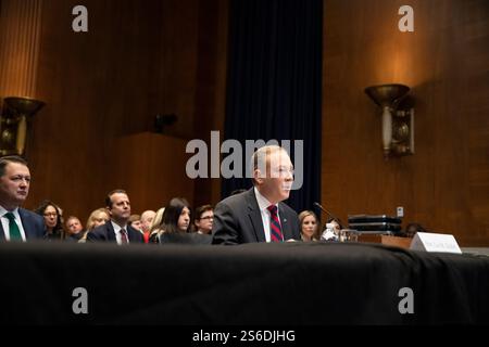 Washington, Vereinigte Staaten. 16 janvier 2025. Lee M. Zeldin, administrateur de l'Agence de protection de l'environnement désigné, prononce son allocution d'ouverture lors de la Commission sénatoriale de l'environnement et des travaux publics dans le bâtiment des bureaux du Sénat Dirksen à Washington, DC, le jeudi 16 janvier 2025. Crédit : Mattie Neretin/CNP Banque D'Images
