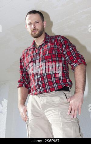 Une image d'un homme barbu vue basse Banque D'Images