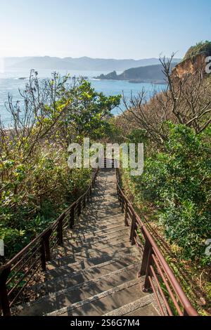 Yehliu Geopark présente de nombreuses formations rocheuses fascinantes sur la ligne courte dans la partie nord de l'île de Taiwan. Banque D'Images