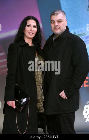 Imad Mardnli mit Ehefrau Samia Mardnli beim projection des films Netflix 'Back in action' im Zoo Palast. Berlin, 15.01.2025 Banque D'Images