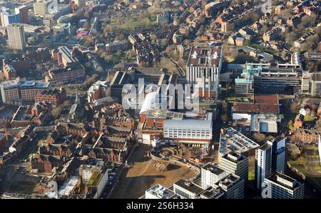 2025 vue aérienne de Leeds Generla Informary depuis l'est, vers l'ouest, de l'autre côté de Calverley Street, West Yorkshire Banque D'Images