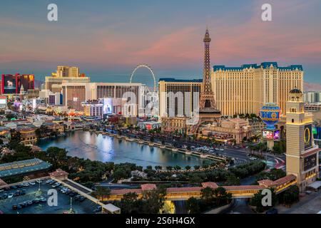 Vue aérienne du Strip et des gratte-ciel de la ville, Las Vegas, Nevada, États-Unis Banque D'Images