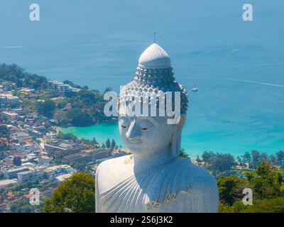 Vue aérienne de Big Buddha Statue surplombant Phuket, Thaïlande Banque D'Images