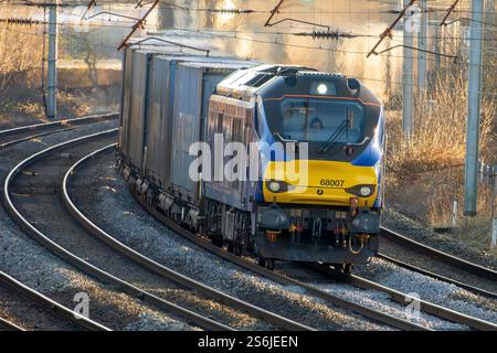 Direct Rail services locomotive de classe 68 Valiant numéro 68007 vue sur la ligne principale de la côte ouest à Winwick. Banque D'Images