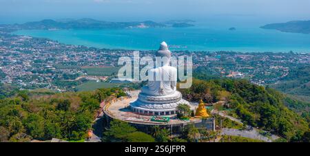 Vue aérienne de Big Buddha Statue surplombant Phuket, Thaïlande Banque D'Images