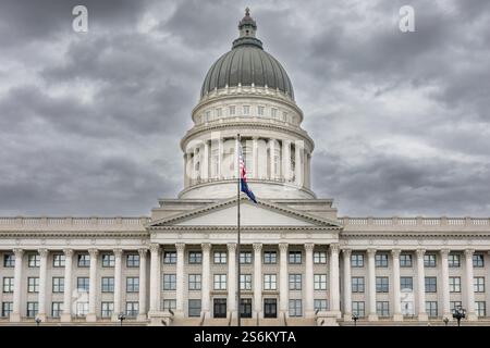 Vue de l'extérieur et de l'intérieur du Capitole de l'État de l'Utah situé à Capitol Hill. Banque D'Images