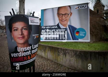 Wahlplakate zur Bundestagswahl AM 23.02.2025, CDU, Friedrich Merz, Bündnis Sahra Wagenknecht, Fellbach, Baden-Württemberg, Deutschland Wahlplakate zur Bundestagswahl AM 23.02.2025, Fellbach, Baden-Württemberg, Deutschland *** affiches électorales pour l'élection du Bundestag du 23 02 2025, CDU, Friedrich Merz, Alliance Sahra Wagenknecht, Fellbach, Baden Württemberg, Allemagne affiches électorales pour l'élection du Bundestag le 23 02 2025, Fellbach, Baden Württemberg, Allemagne Banque D'Images