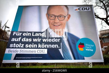 Wahlplakate zur Bundestagswahl AM 23.02.2025, CDU, Friedrich Merz, Fellbach, Bade-Württemberg, Deutschland Wahlplakate zur Bundestagswahl AM 23.02.2025, Fellbach, Bade-Württemberg, Deutschland *** affiches électorales pour l'élection du Bundestag du 23 02 2025, CDU, Friedrich Merz, Fellbach, Bade-Württemberg, Allemagne affiches électorales pour l'élection du Bundestag le 23 02 2025, Fellbach, Baden Württemberg, Allemagne Banque D'Images