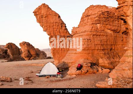 Camping grandiose au Sahara Banque D'Images