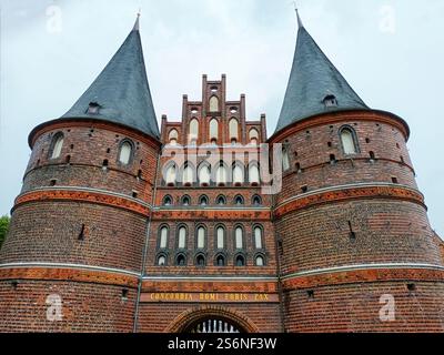 La porte historique de Holsten à Lübeck Banque D'Images