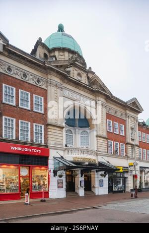 Angleterre, Kent, Tunbridge Wells, l'Opéra historique maintenant un pub et restaurant Wetherspoon Banque D'Images