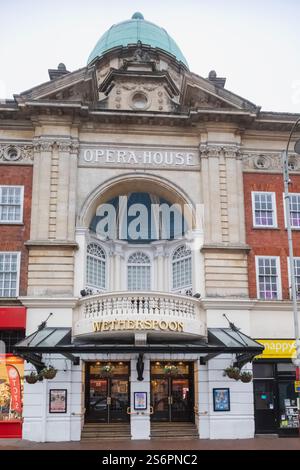 Angleterre, Kent, Tunbridge Wells, l'Opéra historique maintenant un pub et restaurant Wetherspoon Banque D'Images