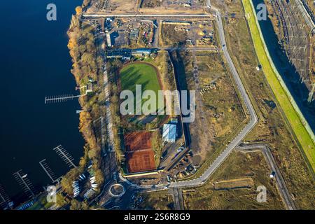 Luftbild, Baustelle für geplantes Duisburger Wohnquartier am ehemaligen Rangierbahnhof Wedau, an der Sechs-Seen-Platte, Sportanlage, Wedau, Duisburg, Banque D'Images