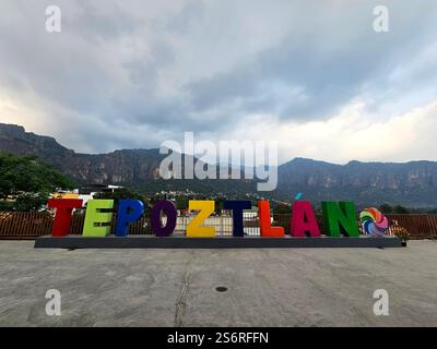 Tepoztlan, Morelos, Mexique - 7 novembre 2024 : ville magique Tepoztlan à Morelos, Mexique. Destination touristique populaire pour son climat chaud et la pyramide Banque D'Images
