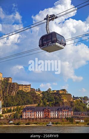 Téléphérique sur le Rhin avec la forteresse Ehrenbreitstein, Allemagne, Rhénanie-Palatinat, Coblence Banque D'Images