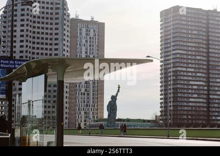 France, Paris, 75, 16ème arrondissement, sur le Pont de Grenelle, janvier 2024. Banque D'Images