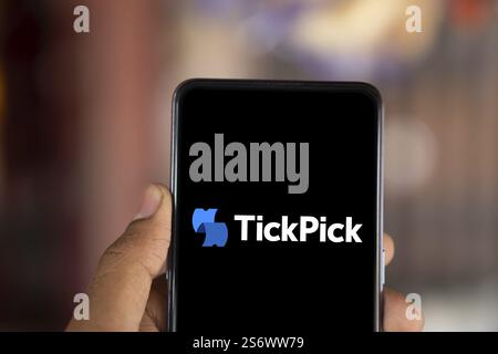 Le logo Tickpick est affiché sur le smartphone. TickPick est une place de marché en ligne pour les billets d'événements paltfrom Banque D'Images