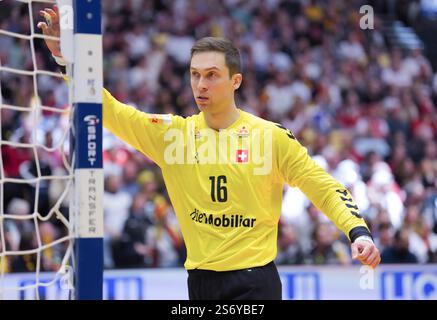 Herning, Danemark. 17 janvier 2025. Handball : Championnat du monde, Suisse - Allemagne, tour préliminaire, groupe A, 2ème jour de match, à Jyske Bank Boxen, le gardien Nikola Portner de Suisse. Crédit : Sören Stache/dpa/Alamy Live News Banque D'Images