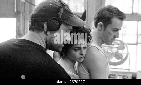 DAVID FINCHER, HELENA BONHAM CARTER et EDWARD NORTON dans FIGHT CLUB (1999), réalisé par DAVID FINCHER. Crédit : 20TH CENTURY FOX / album Banque D'Images