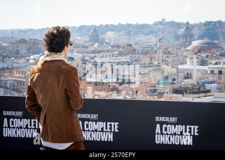 Rome, Italie. 17 janvier 2025. Timothée Chalamet assiste à Une photoconférence « A Complete Unknown » à l'Hôtel de la ville à Rome. Crédit : SOPA images Limited/Alamy Live News Banque D'Images