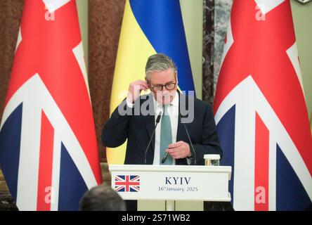Non exclusif : KIEV, UKRAINE - 16 JANVIER 2025 - le premier ministre du Royaume-Uni Keir Starmer est vu lors d'une conférence de presse conjointe avec PRESI Banque D'Images