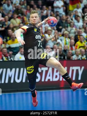 Herning, Danemark. 17 janvier 2025. Handball : Championnat du monde, Suisse - Allemagne, tour préliminaire, Groupe A, 2ème jour de match, à Jyske Bank Boxing, l'allemand Timo Kastening lance. Crédit : Sören Stache/dpa/Alamy Live News Banque D'Images