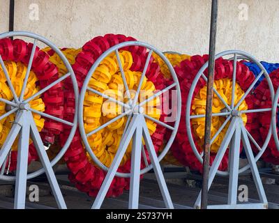 Pistes de course de piscine dans des bobines de stockage de ligne de voie à l'extérieur de la piscine en plein air de cinquante mètres à la piscine nationale d'Héraklion (Lindo) Banque D'Images