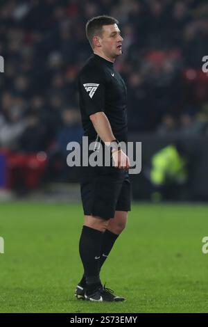 Sheffield, Royaume-Uni. 18 janvier 2025. Arbitre Josh Smith lors du Sheffield United FC vs Norwich City FC Skybet EFL Championship match à Bramall Lane, Sheffield, Angleterre, Royaume-Uni le 18 janvier 2025 crédit : Lee Keuneke/Every second Media crédit : Every second Media/Alamy Live News Banque D'Images
