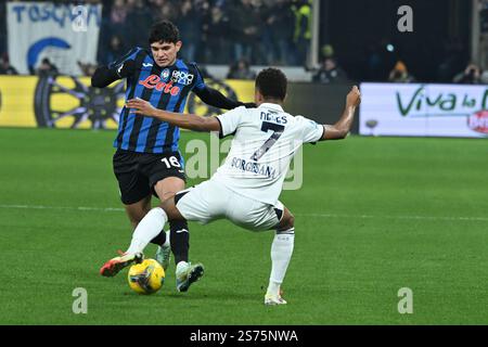 Bergame, Italie, 18 janvier2025 David NERES de la SSC Napoli concourt pour le ballon avec Raoul Bellanova d'Atalanta BC lors de la Serie A Enelive entre Atalanta BC vs SSC Napoli :Agostino Gemito/ Alamy Live News Banque D'Images