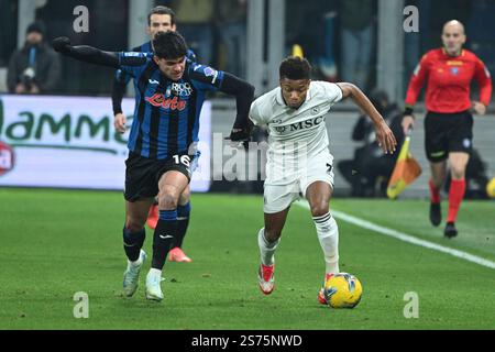 Bergame, Italie, 18 janvier2025 David NERES de la SSC Napoli concourt pour le ballon avec Raoul Bellanova d'Atalanta BC lors de la Serie A Enelive entre Atalanta BC vs SSC Napoli :Agostino Gemito/ Alamy Live News Banque D'Images