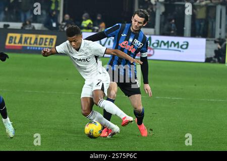 Bergame, Italie, 18 janvier2025 David NERES de la SSC Napoli concourt pour le ballon avec Raoul Bellanova d'Atalanta BC lors de la Serie A Enelive entre Atalanta BC vs SSC Napoli :Agostino Gemito/ Alamy Live News Banque D'Images