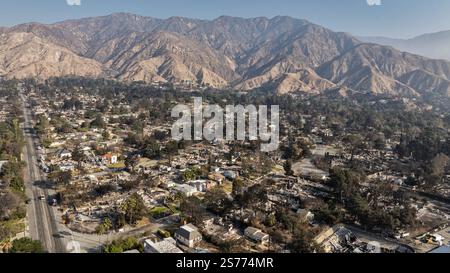 Altadena, États-Unis. 18 janvier 2025. Vue par drone de la communauté d'Altadena après l'incendie d'Eaton détruit une grande partie de celle-ci. 1/18/2024 Altadena, CA., USA (photo de Ted Soqui/Sipa USA) crédit : Sipa USA/Alamy Live News Banque D'Images