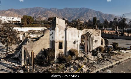 Altadena, États-Unis. 18 janvier 2025. Vue par drone de la communauté d'Altadena après l'incendie d'Eaton détruit une grande partie de celle-ci. 1/18/2024 Altadena, CA., USA (photo de Ted Soqui/Sipa USA) crédit : Sipa USA/Alamy Live News Banque D'Images