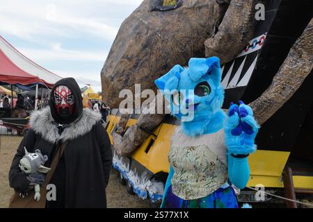 Melbourne, Comté de Brevard, Floride États-Unis. 18 janvier 2025. Brevard Renaissance Fair est ravie d’annoncer que nous sommes officiellement ouverts pour notre dixième anniversaire dans une toute nouvelle maison! Il y a quelques mois, ce site n'était rien de plus qu'un grand champ envahi de mauvaises herbes. La transformation est tout simplement remarquable, grâce au travail acharné incroyable et au dévouement de tant de personnes. Crédit photo : Julian Leek/Alamy Live News Banque D'Images