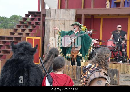 Melbourne, Comté de Brevard, Floride États-Unis. 18 janvier 2025. Brevard Renaissance Fair est ravie d’annoncer que nous sommes officiellement ouverts pour notre dixième anniversaire dans une toute nouvelle maison! Il y a quelques mois, ce site n'était rien de plus qu'un grand champ envahi de mauvaises herbes. La transformation est tout simplement remarquable, grâce au travail acharné incroyable et au dévouement de tant de personnes. Crédit photo : Julian Leek/Alamy Live News Banque D'Images